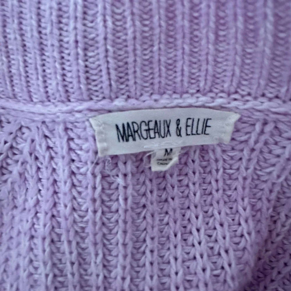 Margeaux and Ellie Sweater Women’s M Lilac Purple Knit V-Neck Pullover